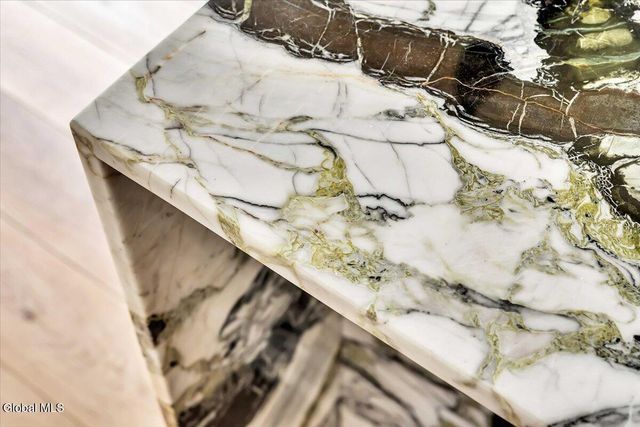 217 Brittany Place, Niskayuna, NY 12309