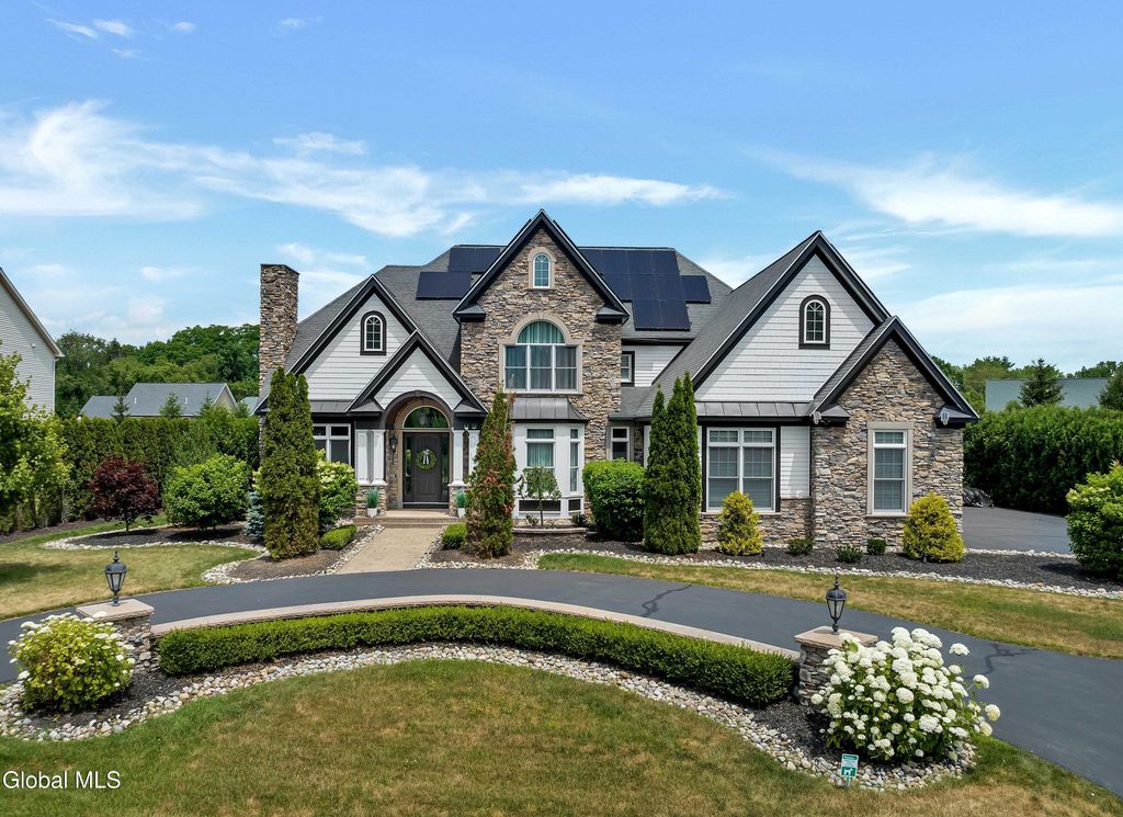 217 Brittany Place, Niskayuna, NY 12309