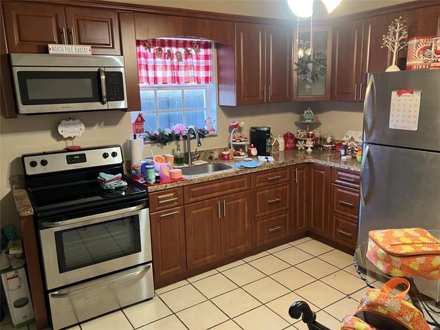 7960 NW 174th St, Hialeah, FL 33015