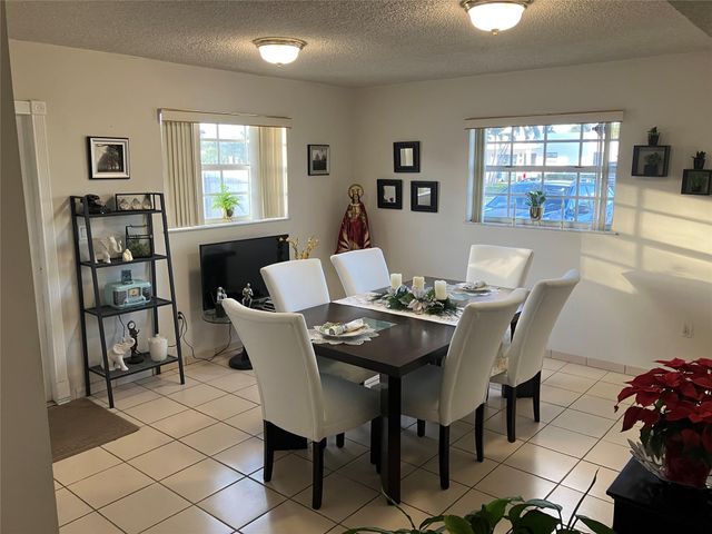 7960 NW 174th St, Hialeah, FL 33015