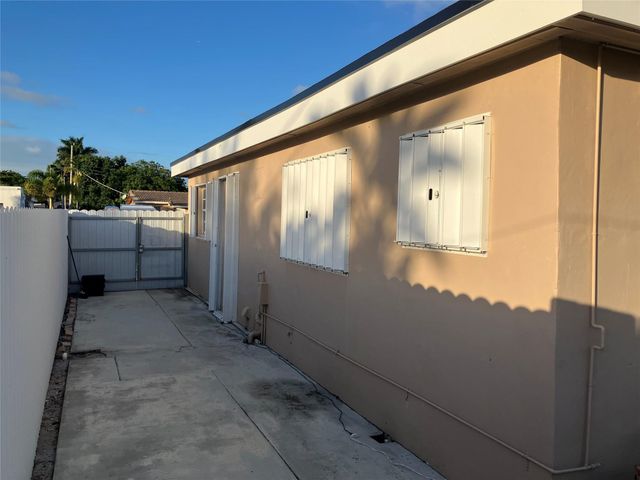 7960 NW 174th St, Hialeah, FL 33015