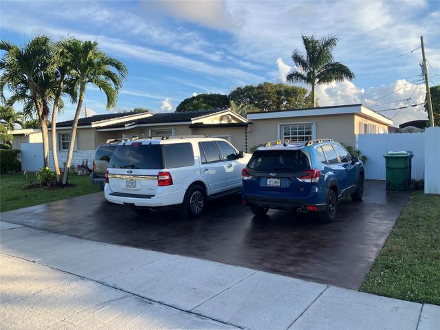 7960 NW 174th St, Hialeah, FL 33015