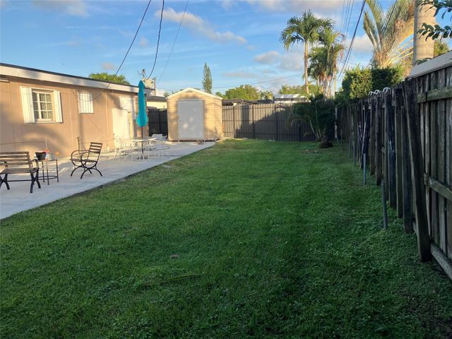 7960 NW 174th St, Hialeah, FL 33015