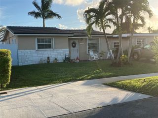 7960 NW 174th St, Hialeah, FL 33015