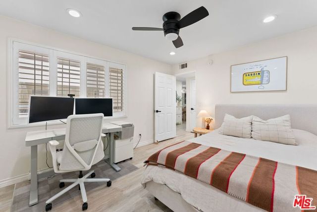 5515 Canoga Avenue 220, Woodland Hills, CA 91367