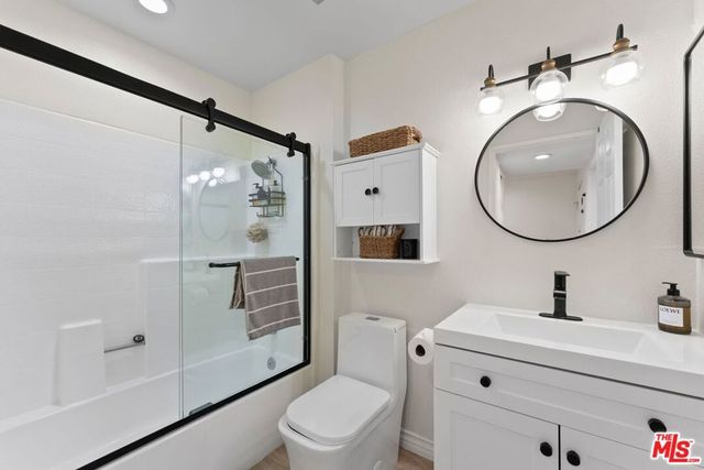 5515 Canoga Avenue 220, Woodland Hills, CA 91367