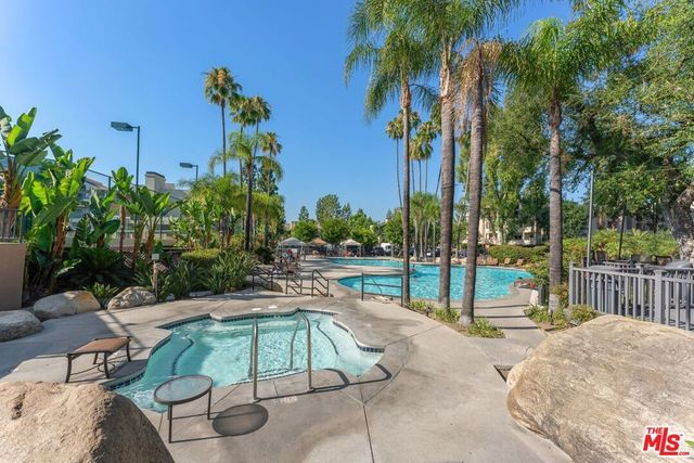 5515 Canoga Avenue 220, Woodland Hills, CA 91367