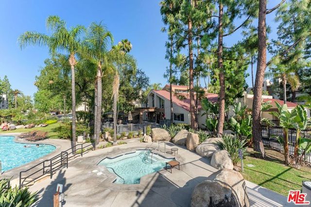 5515 Canoga Avenue 220, Woodland Hills, CA 91367
