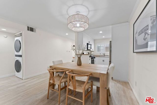 5515 Canoga Avenue 220, Woodland Hills, CA 91367