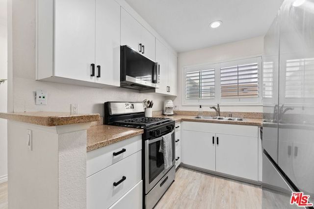 5515 Canoga Avenue 220, Woodland Hills, CA 91367