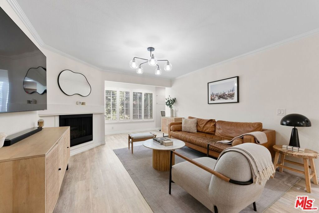 5515 Canoga Avenue 220, Woodland Hills, CA 91367
