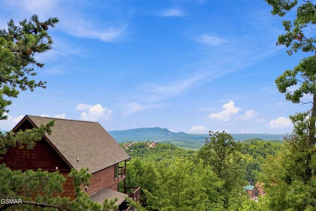 2867 Eagle Crest Way, Sevierville, TN 37876