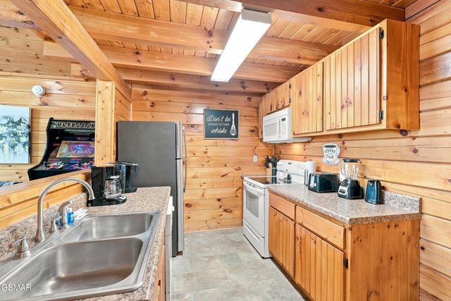 2867 Eagle Crest Way, Sevierville, TN 37876