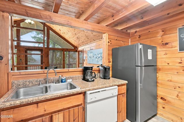 2867 Eagle Crest Way, Sevierville, TN 37876