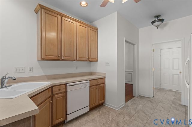 143 Carriage Point Ln, Glen Allen, VA 23059