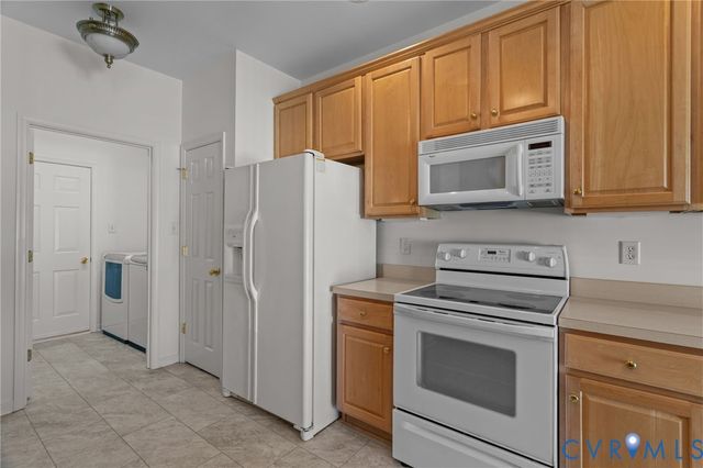 143 Carriage Point Ln, Glen Allen, VA 23059