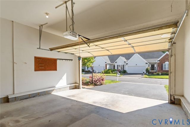 143 Carriage Point Ln, Glen Allen, VA 23059