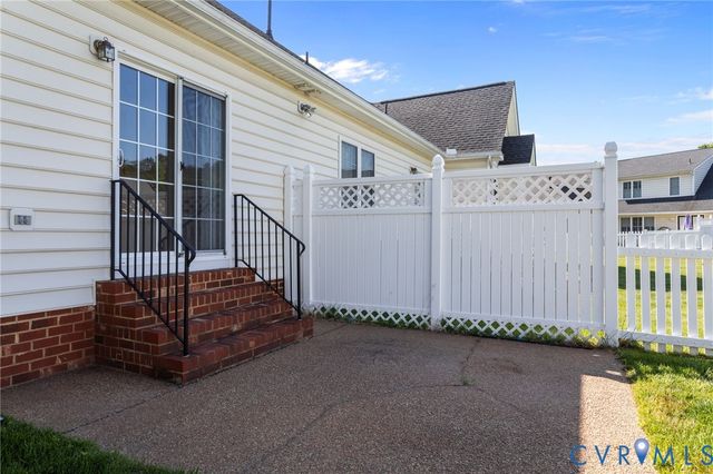 143 Carriage Point Ln, Glen Allen, VA 23059