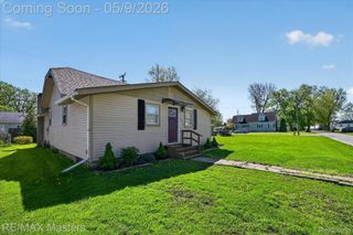4318 Avenue F, Frenchtown Township, MI 48166
