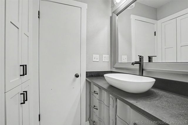 6716 E 26th Avenue, Tulsa, OK 74129