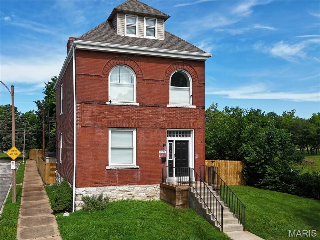 1829 Oregon Avenue, St Louis, MO 63104