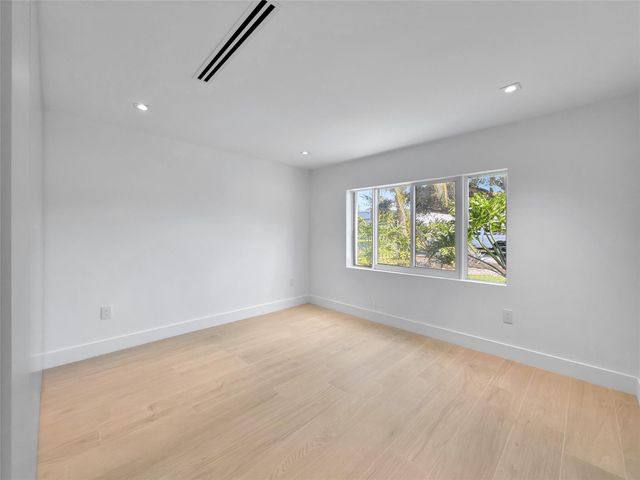 729 NE 17th Terrace, Fort Lauderdale, FL 33304