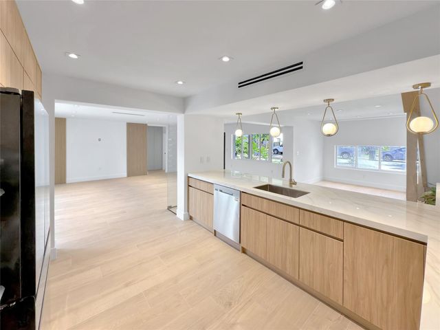 729 NE 17th Terrace, Fort Lauderdale, FL 33304