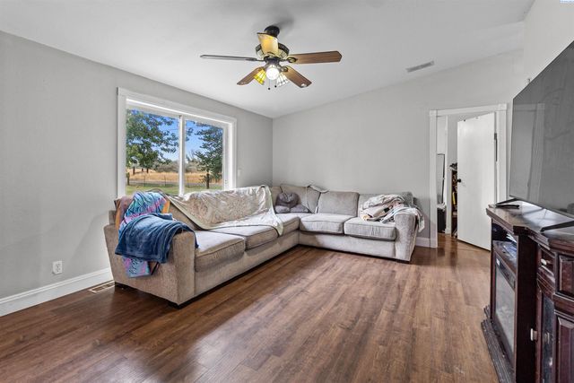 65115 N 56th Pr Ne, Benton City, WA 99320