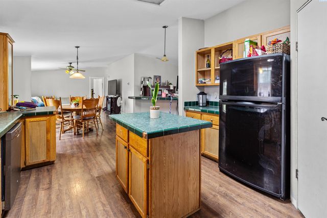 65115 N 56th Pr Ne, Benton City, WA 99320