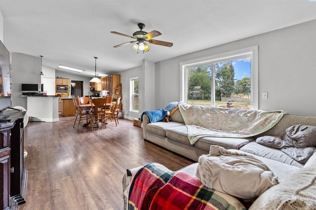 65115 N 56th Pr Ne, Benton City, WA 99320