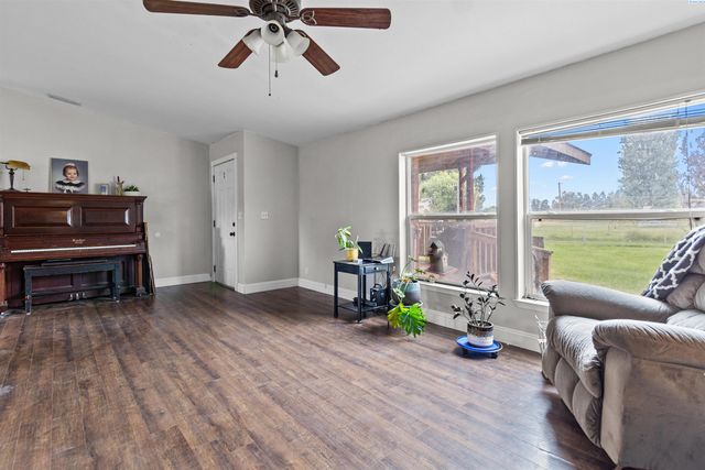 65115 N 56th Pr Ne, Benton City, WA 99320