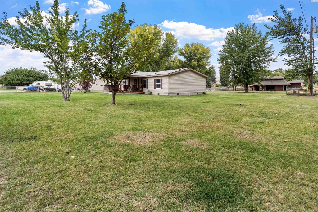 65115 N 56th Pr Ne, Benton City, WA 99320