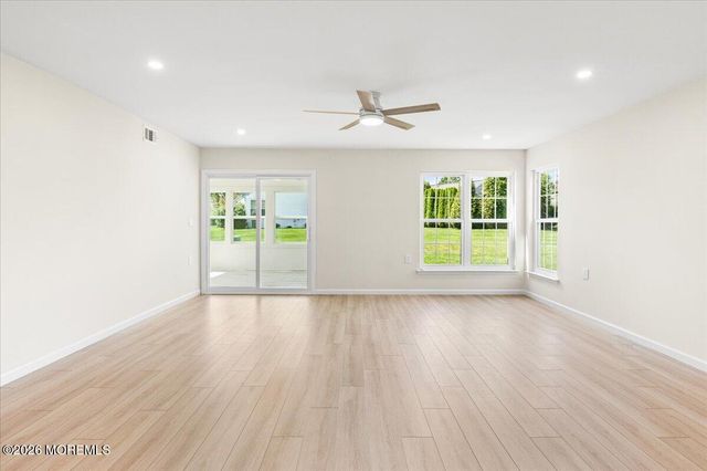 10 Saint Paul Place, Manchester, NJ 08759