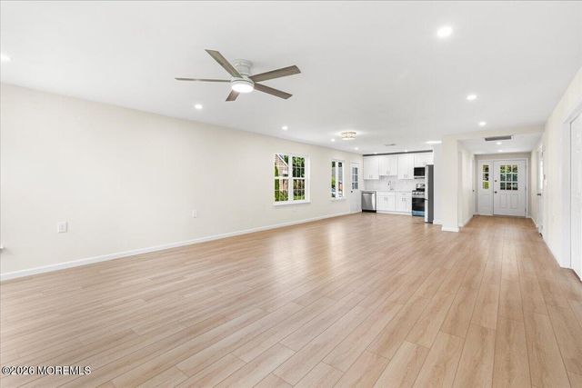 10 Saint Paul Place, Manchester, NJ 08759