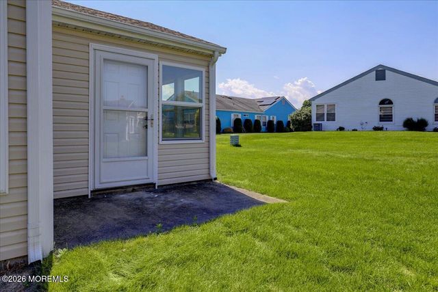 10 Saint Paul Place, Manchester, NJ 08759
