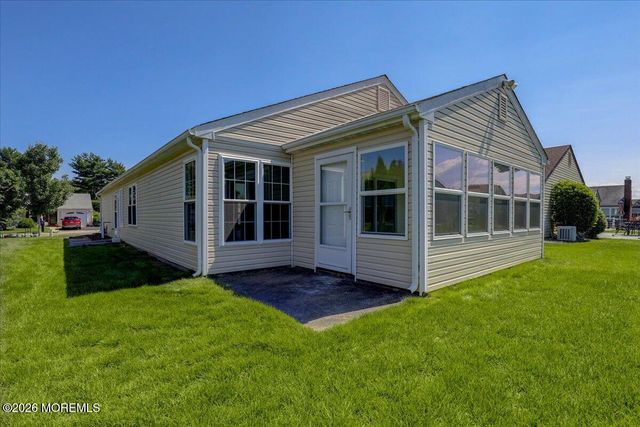 10 Saint Paul Place, Manchester, NJ 08759