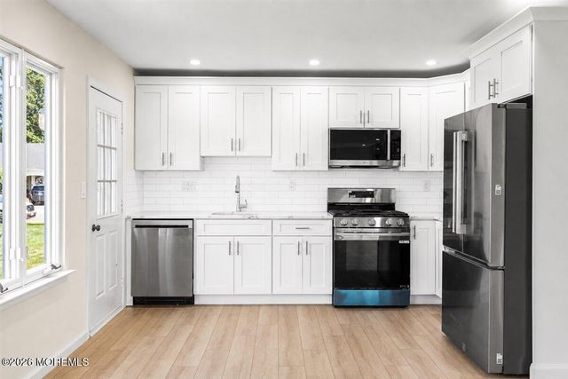 10 Saint Paul Place, Manchester, NJ 08759