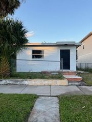 2321 W SPRUCE STREET, Tampa, FL 33607