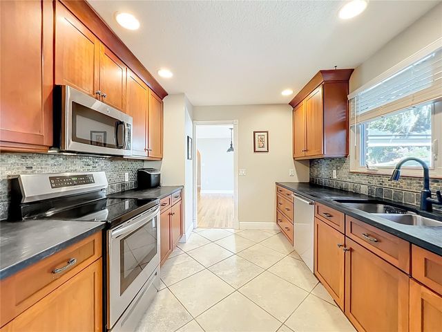 2400 TOPPING PLACE, Eustis, FL 32726