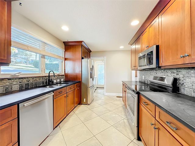 2400 TOPPING PLACE, Eustis, FL 32726