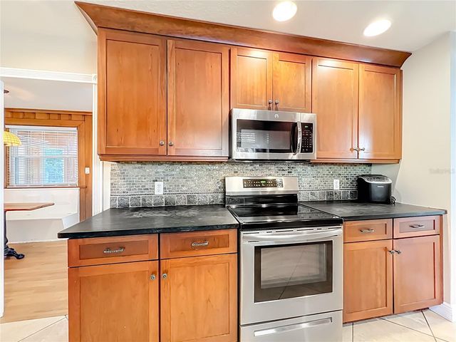 2400 TOPPING PLACE, Eustis, FL 32726