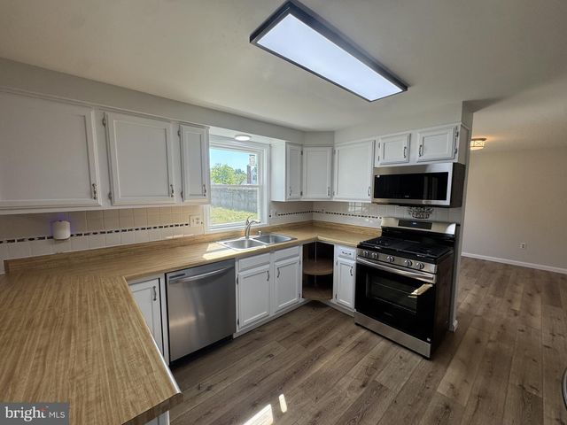 13 CROWN CIR, Dover, DE 19901