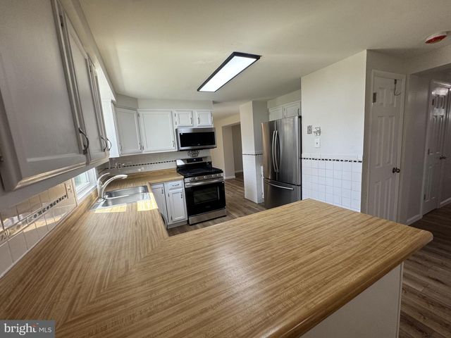 13 CROWN CIR, Dover, DE 19901