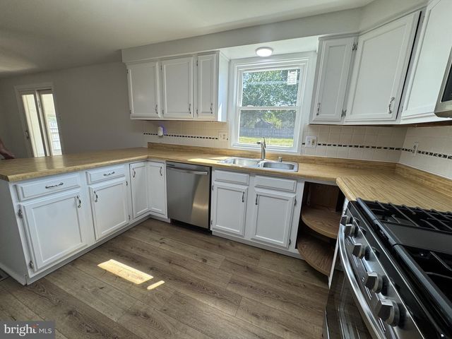 13 CROWN CIR, Dover, DE 19901