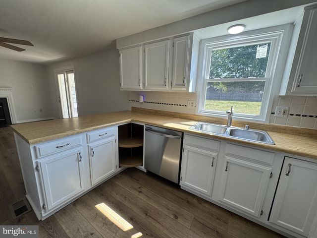 13 CROWN CIR, Dover, DE 19901