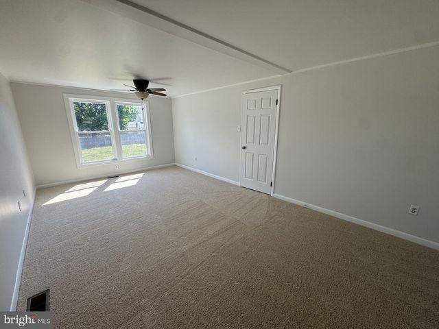 13 CROWN CIR, Dover, DE 19901