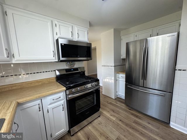 13 CROWN CIR, Dover, DE 19901