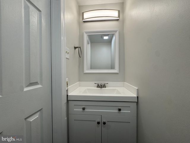 13 CROWN CIR, Dover, DE 19901