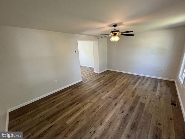 13 CROWN CIR, Dover, DE 19901