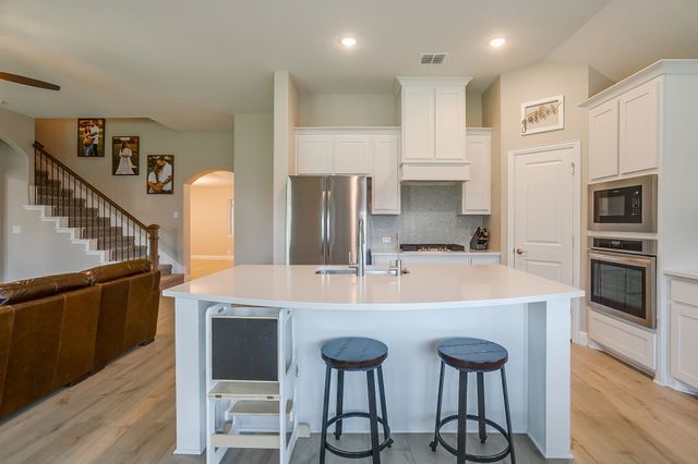 307 Pineview Lane, Ponder, TX 76259